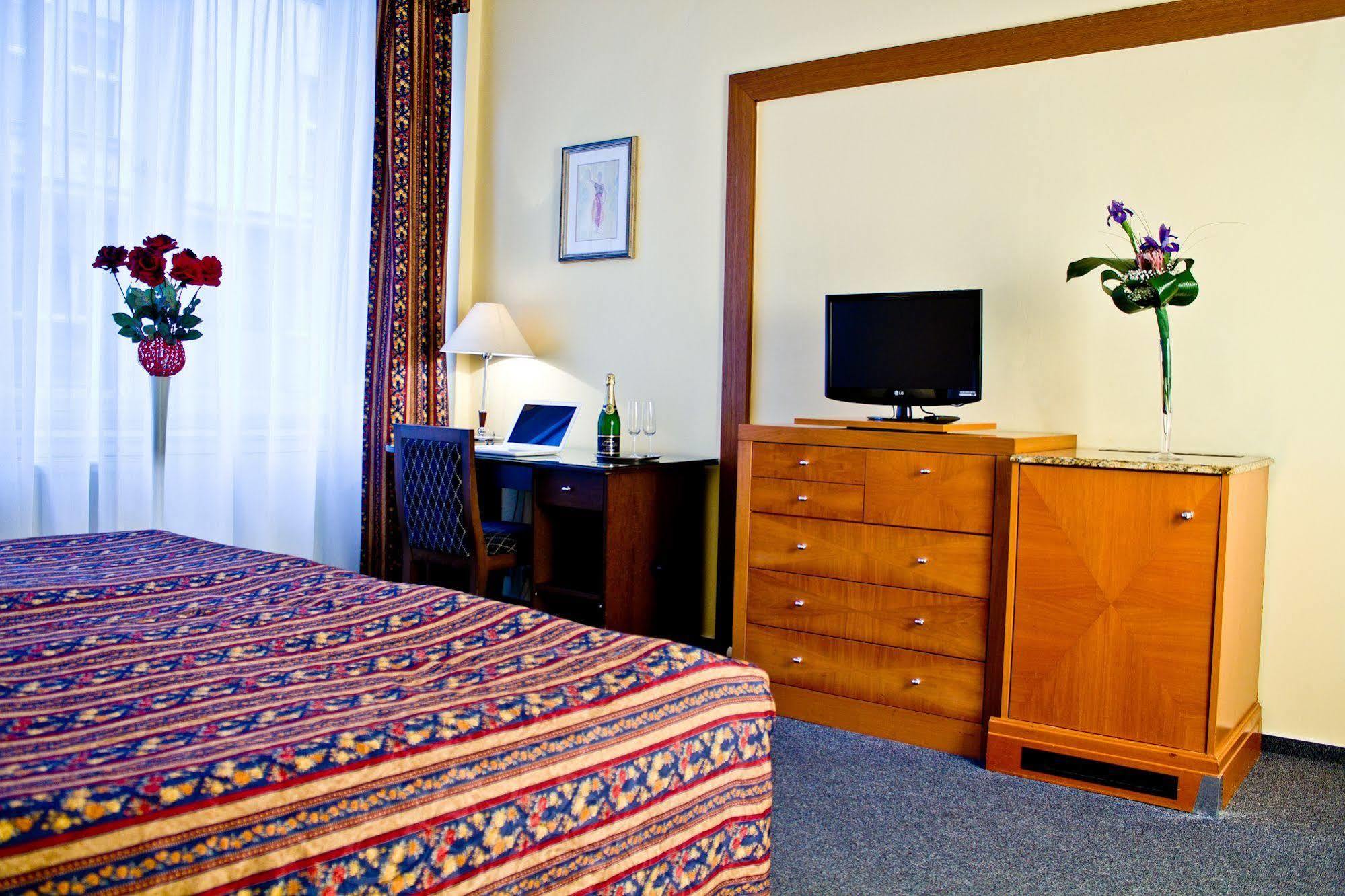 Hotel Harmony Praga Esterno foto