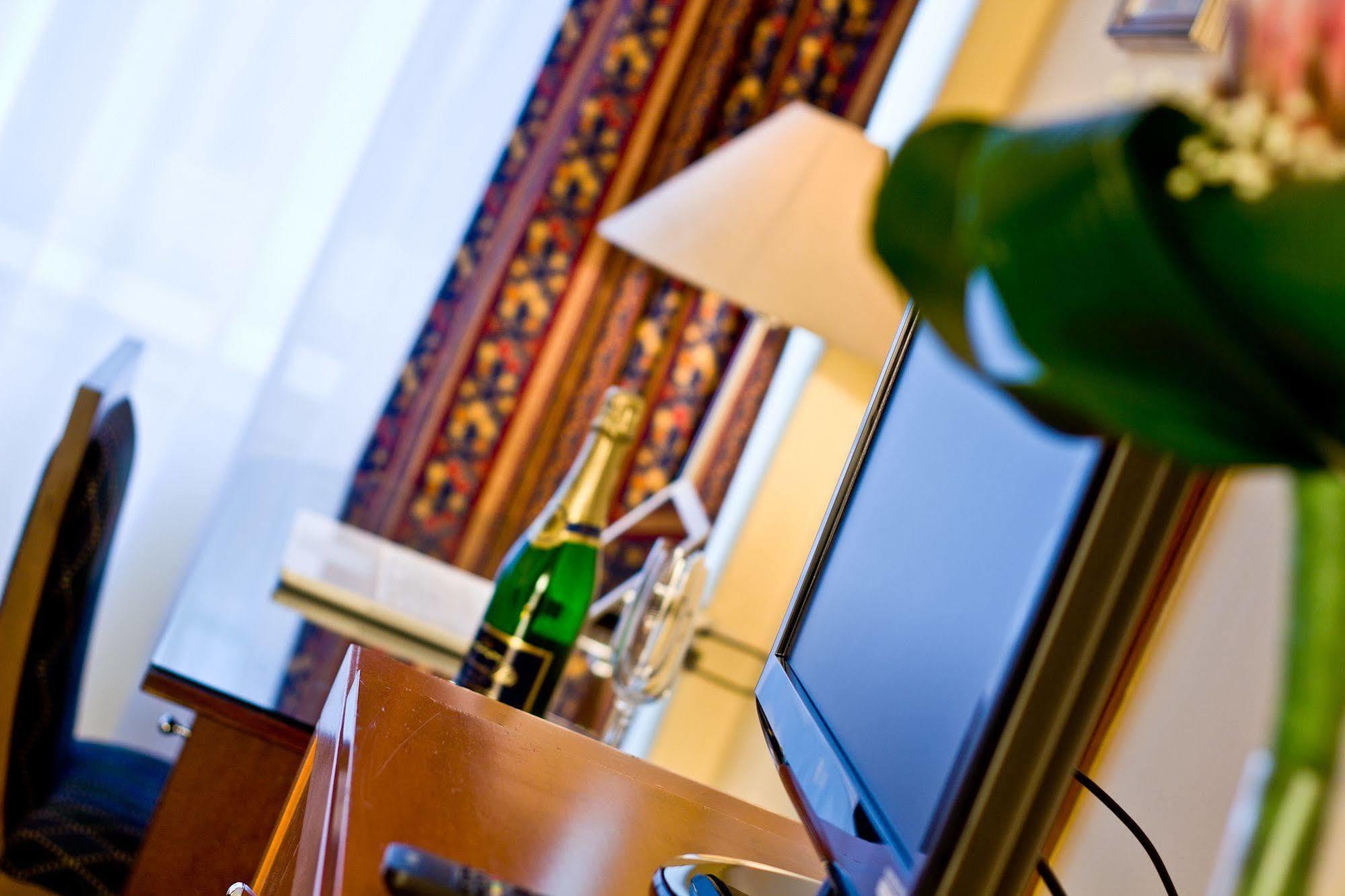 Hotel Harmony Praga Esterno foto